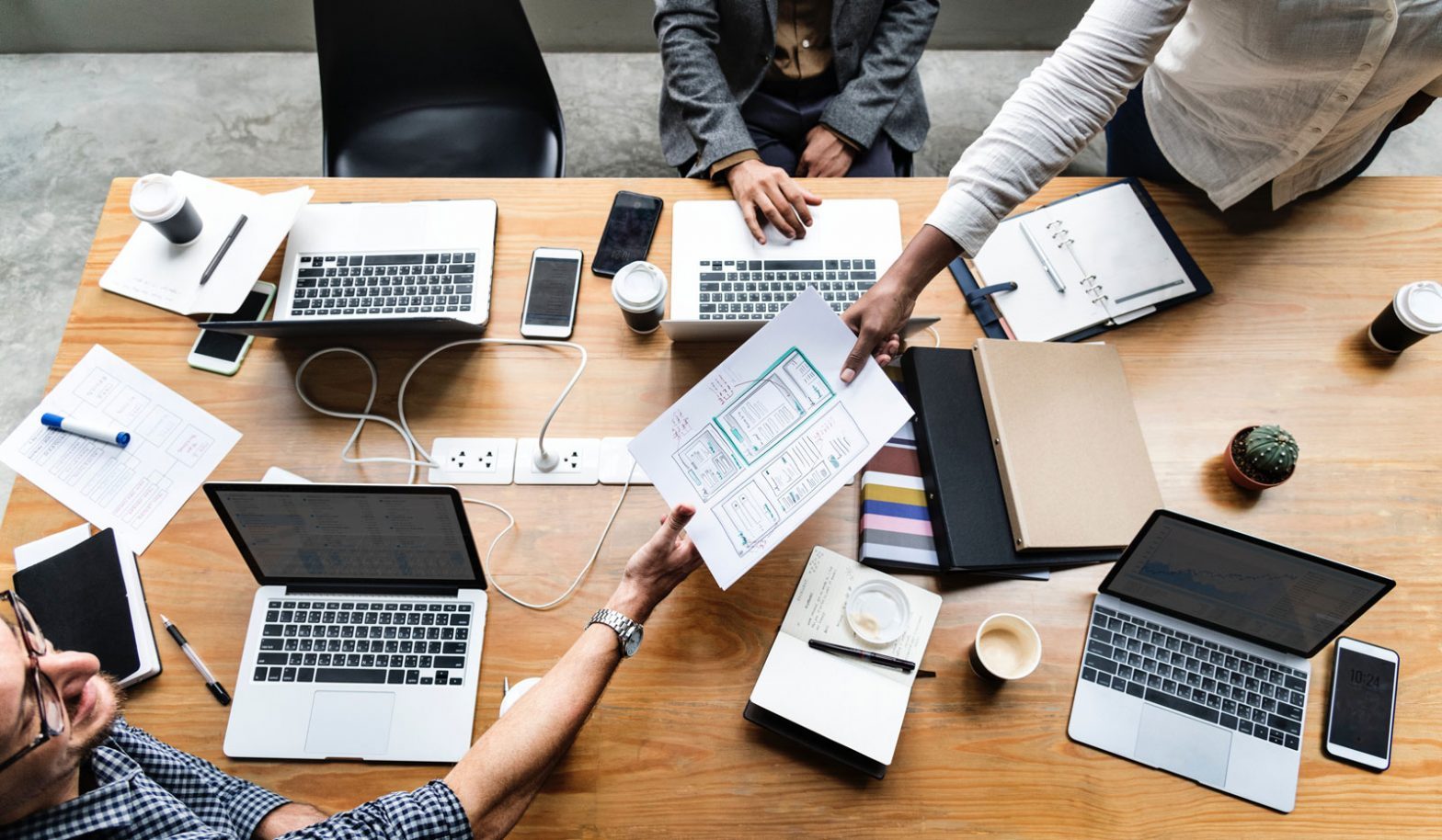 desk-meeting